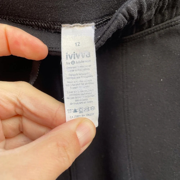 Ivivva by  Lululemon black Sweatpants, size 12 - Picture 9 of 9